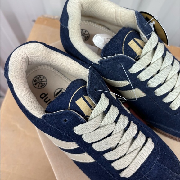BNIB dunnit suedes navy blue/beige, sizes 5-10US womens - Picture 5 of 7